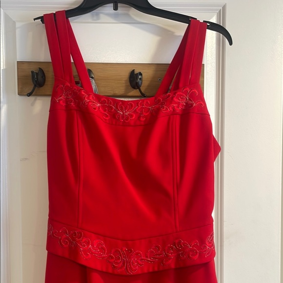 Elegant Red Evening Dress - Picture 2 of 6